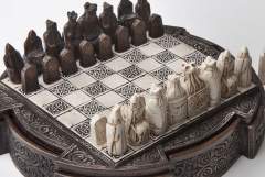 Isle of Lewis Brown Chess Set 1